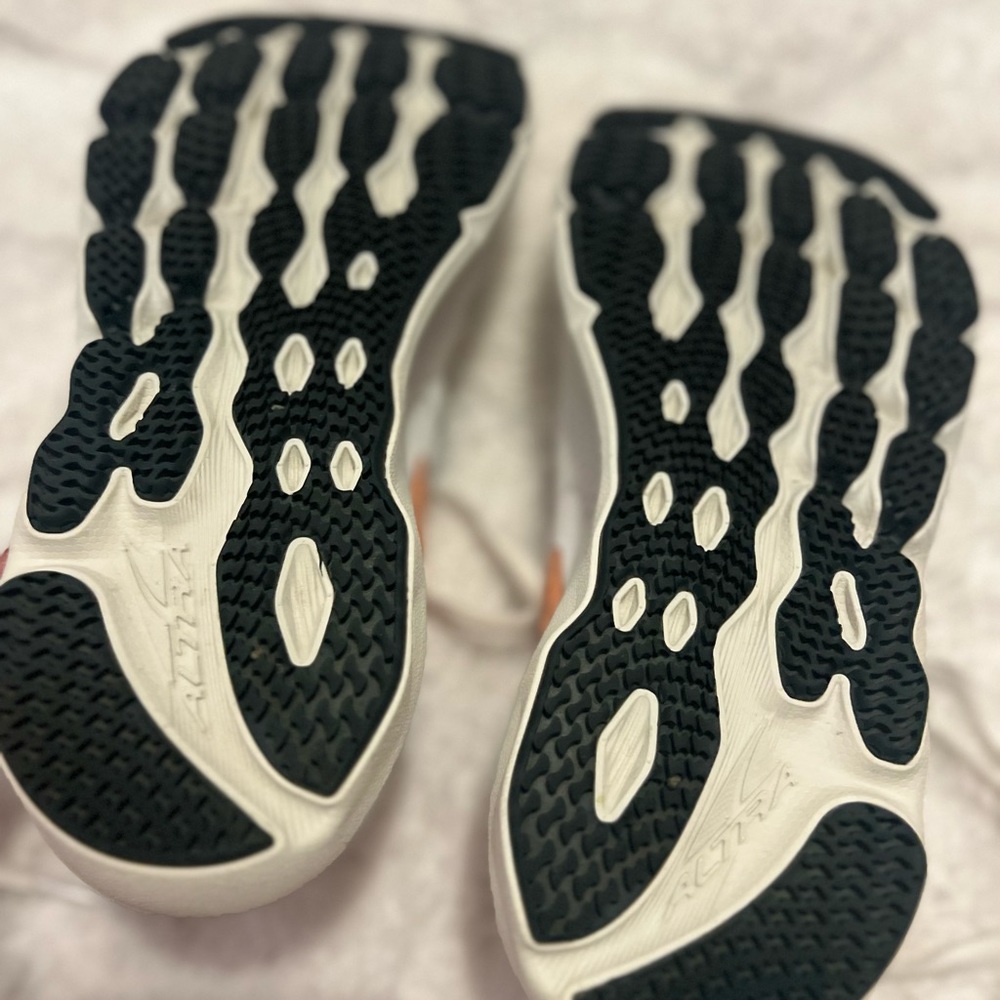 Altra Provision Sneakers like new - Picture 8 of 8